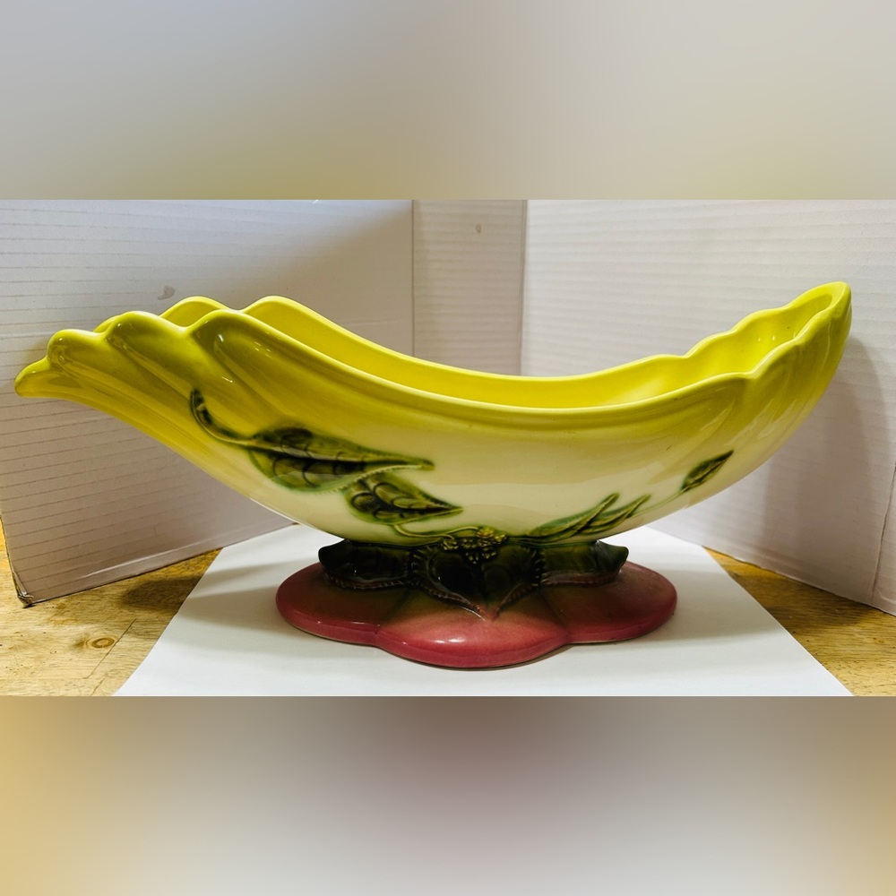 Vintage Hull pottery console bowl, Woodland pattern. Gorgeous! Marked on bottom.